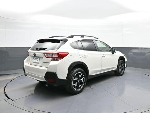 Crystal White Pearl 2019 Subaru Crosstrek 2.0i