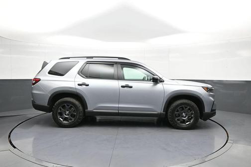 Lunar Silver Metallic 2024 Honda Pilot TrailSport