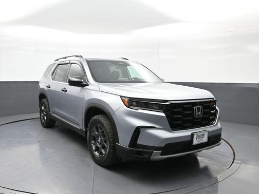 Lunar Silver Metallic 2024 Honda Pilot TrailSport