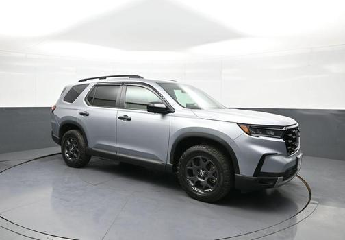 Lunar Silver Metallic 2024 Honda Pilot TrailSport