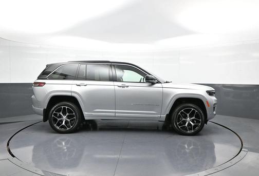 2022 Jeep Grand Cherokee Summit