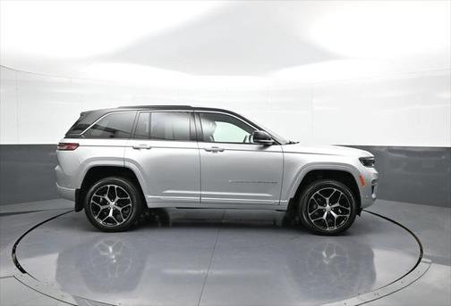 2022 Jeep Grand Cherokee Summit