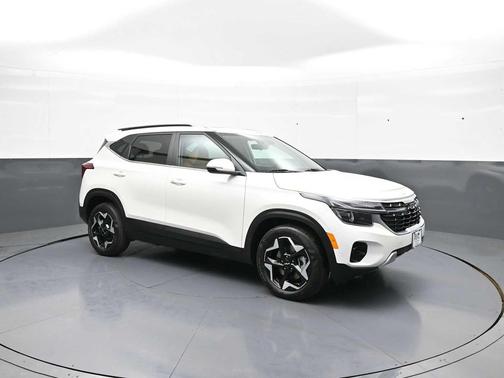 Snow White Pearl 2024 Kia Seltos EX
