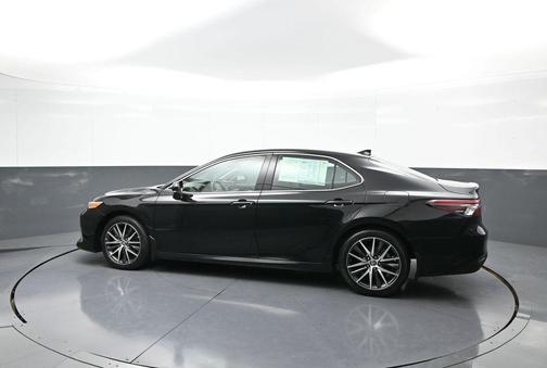 2022 Toyota Camry Hybrid XLE