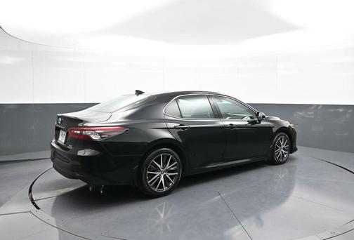2022 Toyota Camry Hybrid XLE