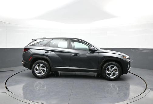 2022 Hyundai TUCSON SE