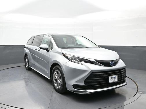 2021 Toyota Sienna LE