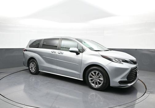 2021 Toyota Sienna LE