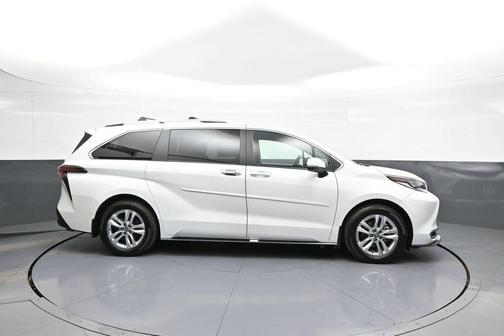 Wind Chill Pearl 2025 Toyota Sienna Limited