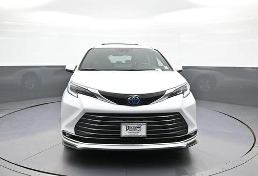 Wind Chill Pearl 2025 Toyota Sienna Limited