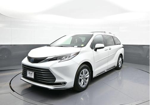 Wind Chill Pearl 2025 Toyota Sienna Limited