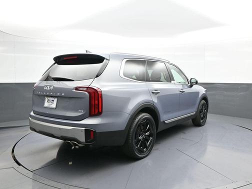 Everlasting Silver 2024 Kia Telluride S