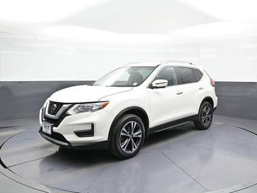 Pearl White Tricoat 2019 Nissan Rogue SV