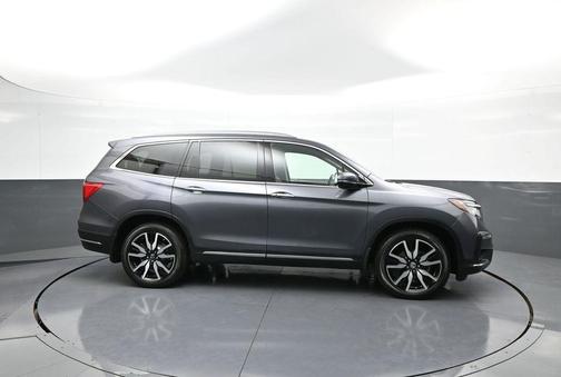 2022 Honda Pilot Touring 8-Passenger