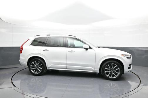 2017 Volvo XC90 T6 Momentum