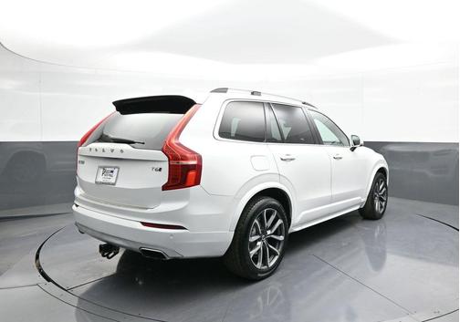 2017 Volvo XC90 T6 Momentum