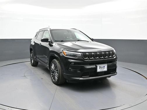 Diamond Black Crystal Pearlcoat 2023 Jeep Compass High Altitude