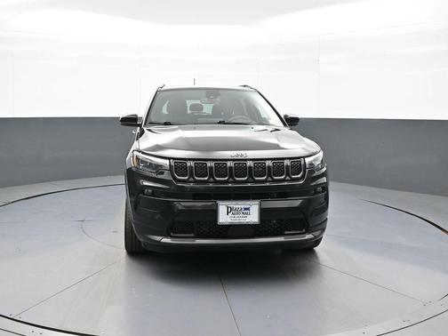 Diamond Black Crystal Pearlcoat 2023 Jeep Compass High Altitude