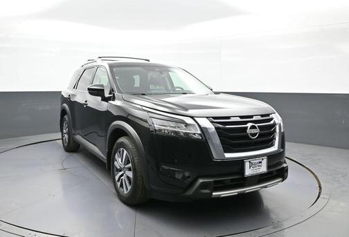 Super Black 2024 Nissan Pathfinder SL 4WD