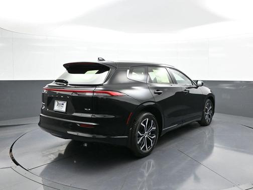 2025 Toyota Crown Signia XLE