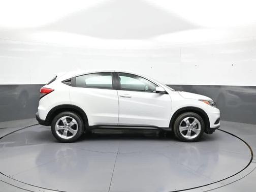 Platinum White Pearl 2022 Honda HR-V LX