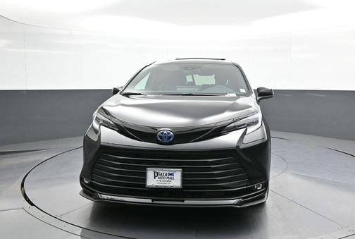 2025 Toyota Sienna Woodland Edition