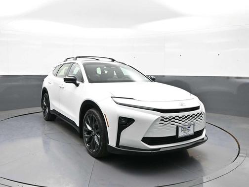 Oxygen White 2026 Toyota Crown Signia Limited