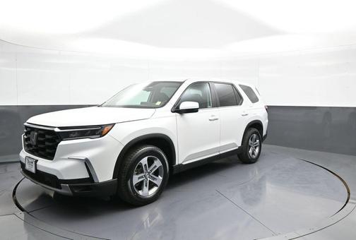 Platinum White Pearl 2023 Honda Pilot AWD EX-L 8 Passenger