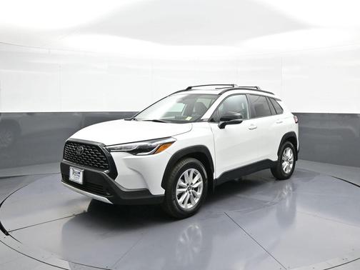 Wind Chill Pearl 2025 Toyota Corolla Cross LE