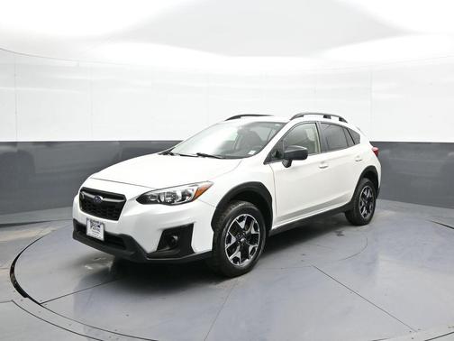 Crystal White Pearl 2019 Subaru Crosstrek 2.0i