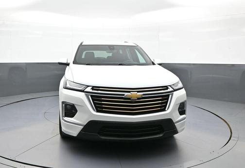 Iridescent Pearl Tricoat 2024 Chevrolet Traverse High Country