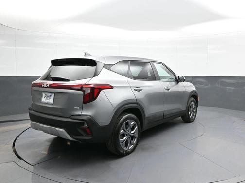 Steel Gray 2024 Kia Seltos LX