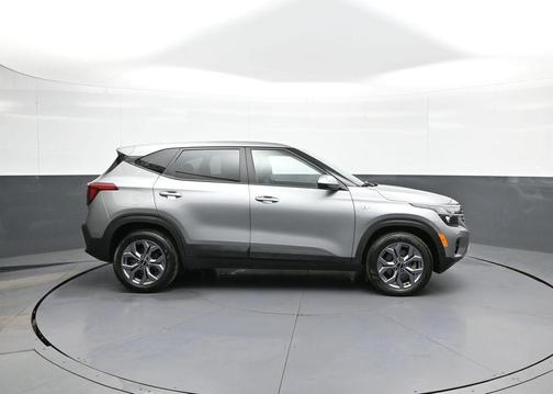 Steel Gray 2024 Kia Seltos LX