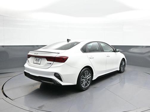 Snow White Pearl 2024 Kia Forte GT-Line