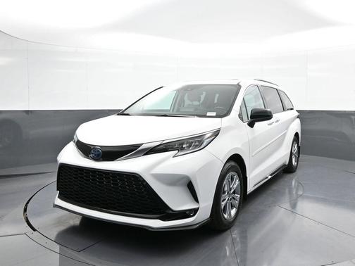 2023 Toyota Sienna XSE 7 Passenger