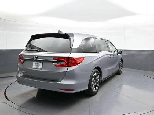 Lunar Silver Metallic 2024 Honda Odyssey EX-L