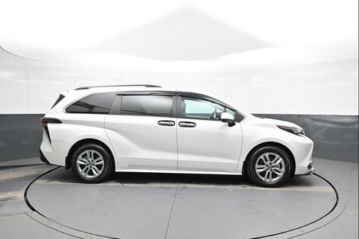 Wind Chill Pearl 2024 Toyota Sienna XLE