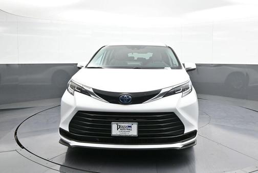 2023 Toyota Sienna LE