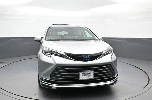 2025 Toyota Sienna Platinum