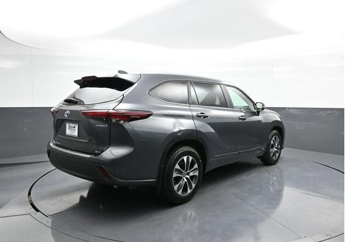 2024 Toyota Highlander Hybrid XLE
