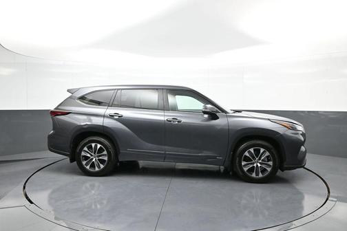 2024 Toyota Highlander Hybrid XLE