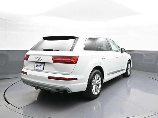 Glacier White Metallic 2019 Audi Q7 55 Premium