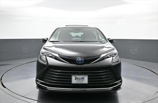 2024 Toyota Sienna Platinum 7 Passenger