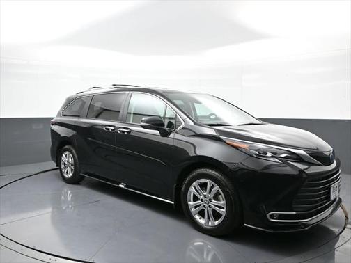 2024 Toyota Sienna Platinum 7 Passenger