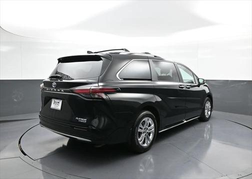 2024 Toyota Sienna Platinum 7 Passenger