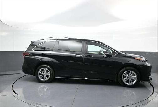 2024 Toyota Sienna Platinum 7 Passenger
