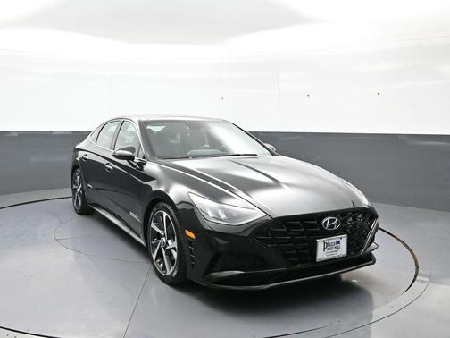 Phantom Black 2022 Hyundai SONATA SEL Plus
