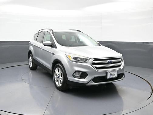 Ingot Silver Metallic 2017 Ford Escape SE