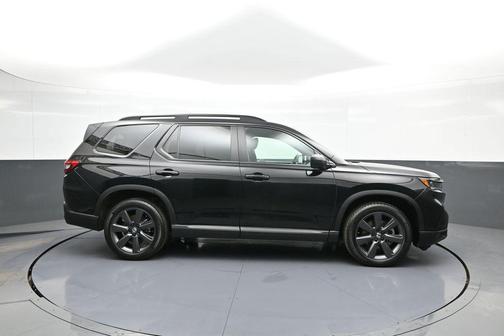 Crystal Black Pearl 2023 Honda Pilot AWD Sport