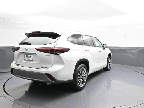 Wind Chill Pearl 2025 Toyota Highlander Hybrid Limited